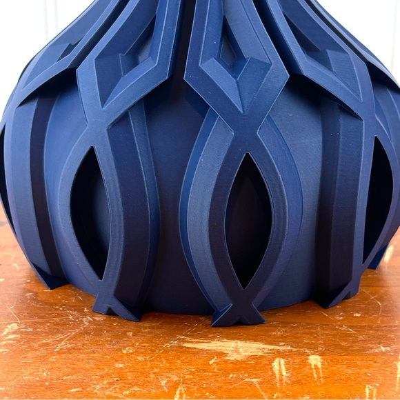 Modern Minimalist Flower Vase, The Linse Short Vase - Picture 4 of 7